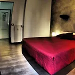 Enzo Luxury 招待所 3*